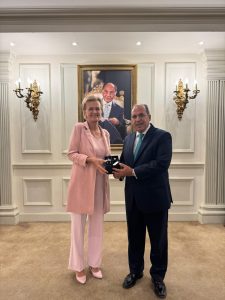رئيس الجامعة البريطانية في مصر يستقبل سفيرة الاتحاد الأوروبي (٢)