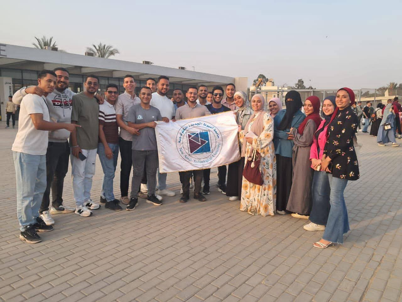 جامعة أسيوط الجديدة التكنولوجية تنظم زيارة ميدانية إلى المتحف المصري الكبير