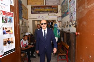 رئيس جامعة أسيوط خلال الإدلاء بصوته في انتخابات مجلس النواب: واجب وطني على كل مواطن