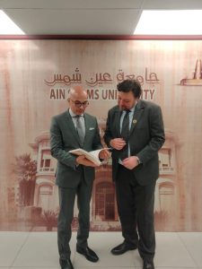 تعاون أكاديمي بين جامعتي عين شمس وإسيكس البريطانية في تدريس القانون