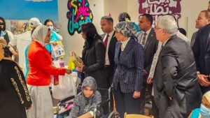 العلاج بالفن بمستشفى الأورمان.. ورشة فنية لكلية الفنون والتصميم بجامعة الأقصر الأهلية (٣)