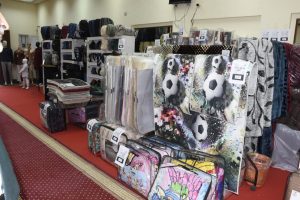 بالصور.. «معرض المنتجات الاستهلاكية» بحرم (ب) بجامعة عين شمس