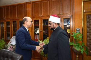 رئيس جامعة أسيوط يستقبل الأمين العام لمجمع البحوث الإسلامية وعددًا من كبار الشخصيات الدينية