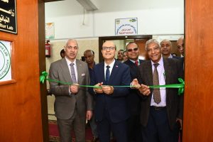 رئيس جامعة أسيوط يفتتح معمل زراعة الأنسجة النباتية بالمعامل المركزية بكلية الزراعة