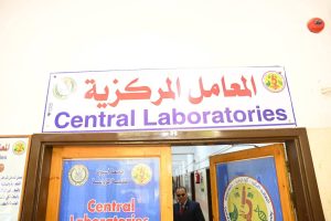 رئيس جامعة أسيوط يفتتح معمل زراعة الأنسجة النباتية بالمعامل المركزية بكلية الزراعة (٢)