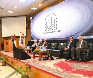 رئيس جامعة أسيوط: مهنة الطب رسالة إنسانية نبيلة تتطلب الرحمة وحسن معاملة المريض