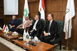 من الأهرامات إلى المتحف الكبير.. الدكتور زاهي حواس ضيف كلية التجارة بجامعة عين شمس