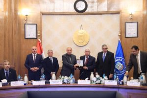 وزير التعليم العالي يكرم الجامعات الفائزة بمسابقة أفضل جامعة صديقة للبيئة 2024-2025 (٢)