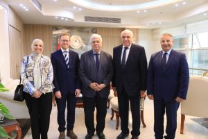 وزير التعليم العالي يبحث سبل التعاون مع جامعة كينجز كوليدج لندن