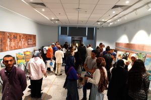 «بألوان الزعفران».. افتتاح أول معرض للتصوير الفوتوغرافي والفن التشكيلي بجامعة عين شمس (٢)