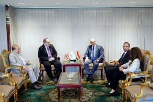 رئيس جامعة عين شمس يستقبل وفد مجمّع الجامعات الكندية وجامعة انجليا راسكن البريطانية