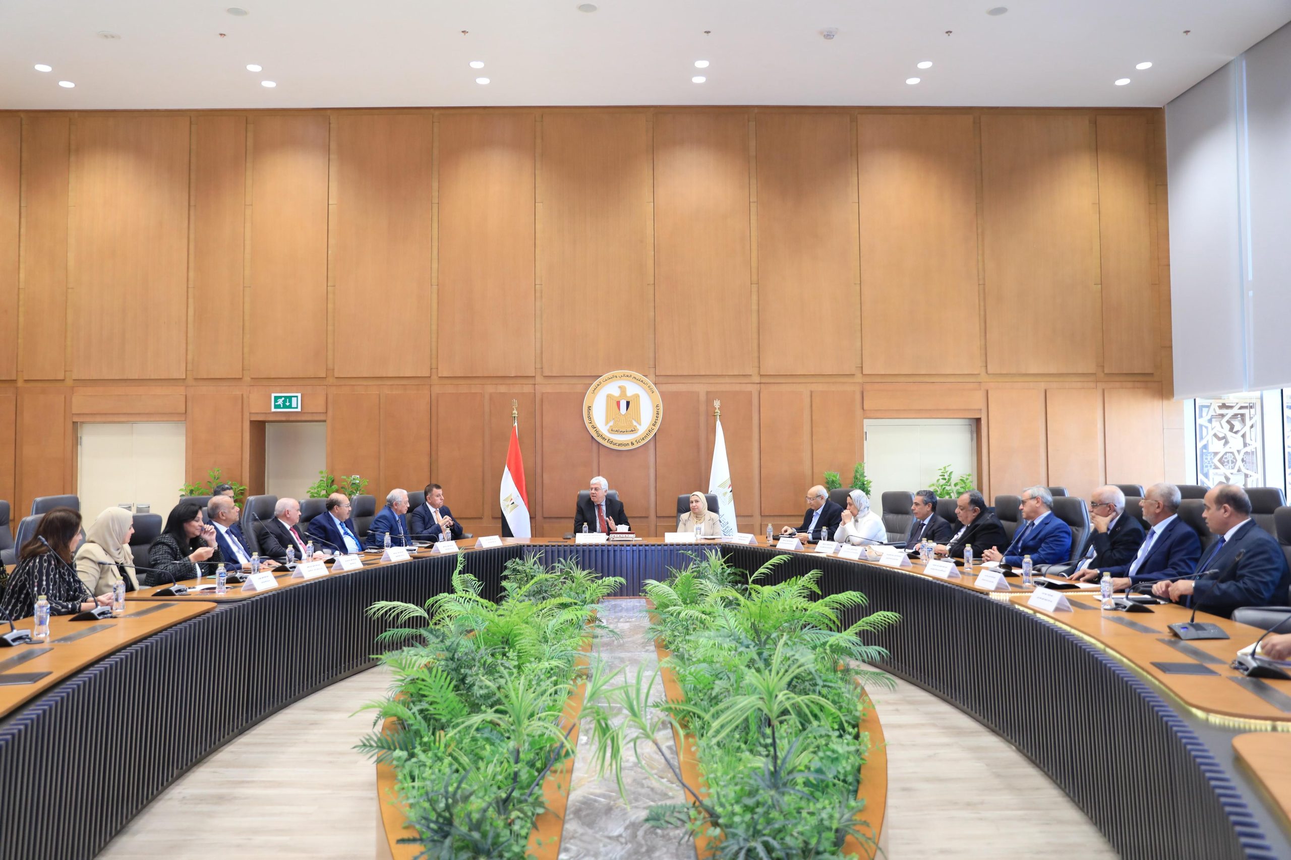 وزير التعليم العالي يترأس اجتماع تنسيقي لأفرع الجامعات الأجنبية في مصر