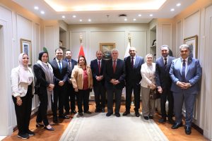 وزير التعليم العالي يجتمع بوفد «أسترازينيكا» (٢)
