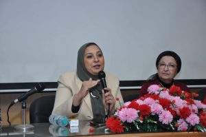 نائب رئيس جامعة عين شمس تفتتح فعاليات «16 يومًا لمناهضة العنف ضد المرأة» بحملة «صحتك تهمنا» بكلية الألسن