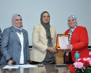 نائب رئيس جامعة عين شمس تفتتح فعاليات «16 يومًا لمناهضة العنف ضد المرأة» بحملة «صحتك تهمنا» بكلية الألسن (٢)