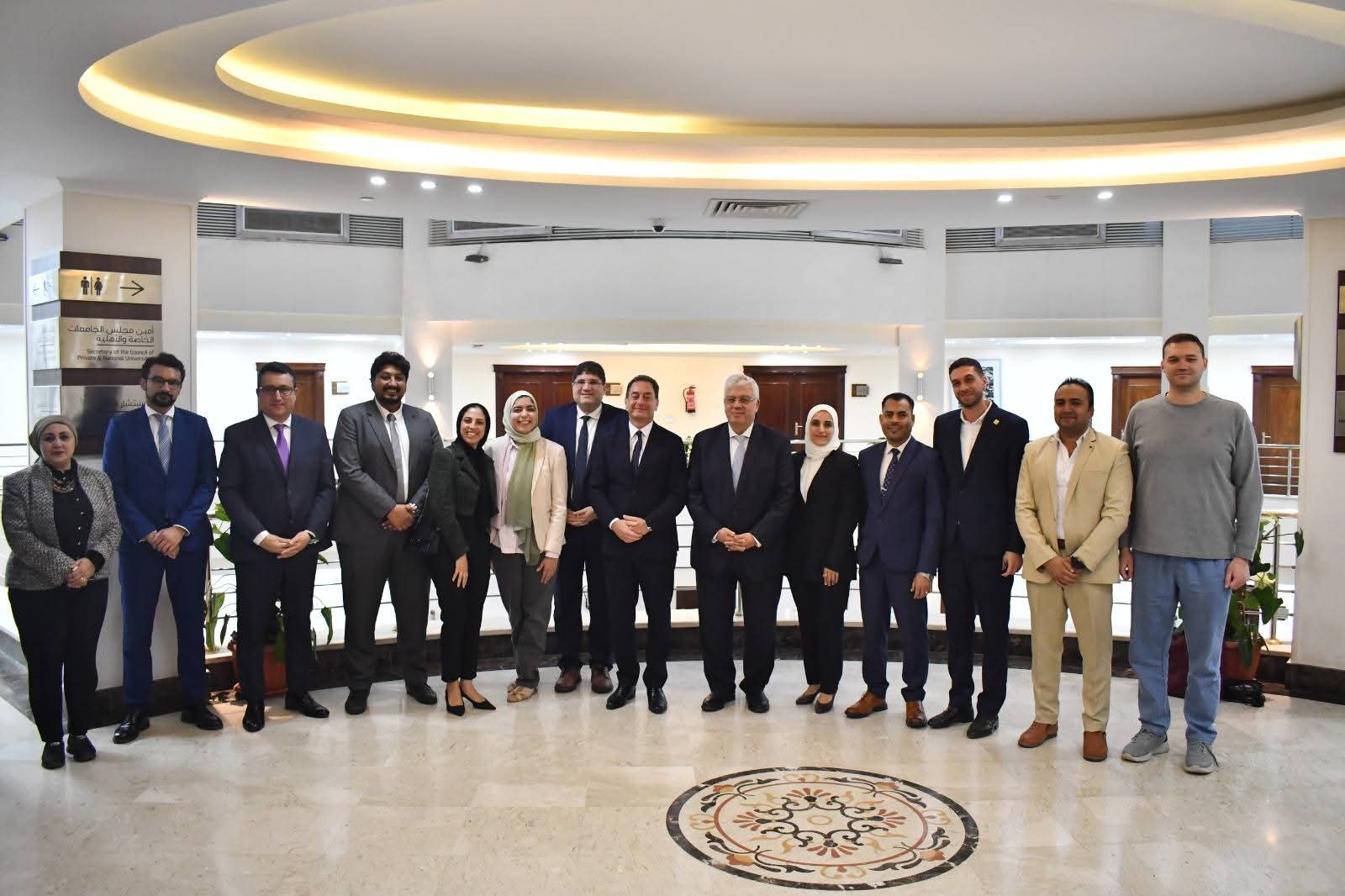 وزير التعليم العالي يلتقي الدفعة الأولى من طلاب منح الدكتوراه المشتركة مع فرنسا بحضور السفير الفرنسي