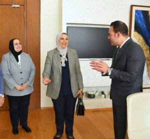 نائب رئيس جامعة عين شمس تترأس وفد رسمي لمركز المعلومات ودعم اتخاذ القرار التابع لمجلس الوزراء