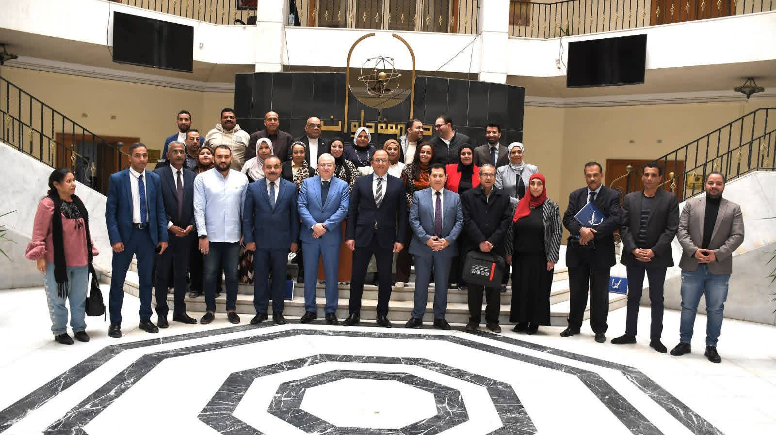 جامعة العاصمة تعلن هويتها في مؤتمر صحفي موسّع بحضور قيادات الجامعة وممثلي الصحف (٢)