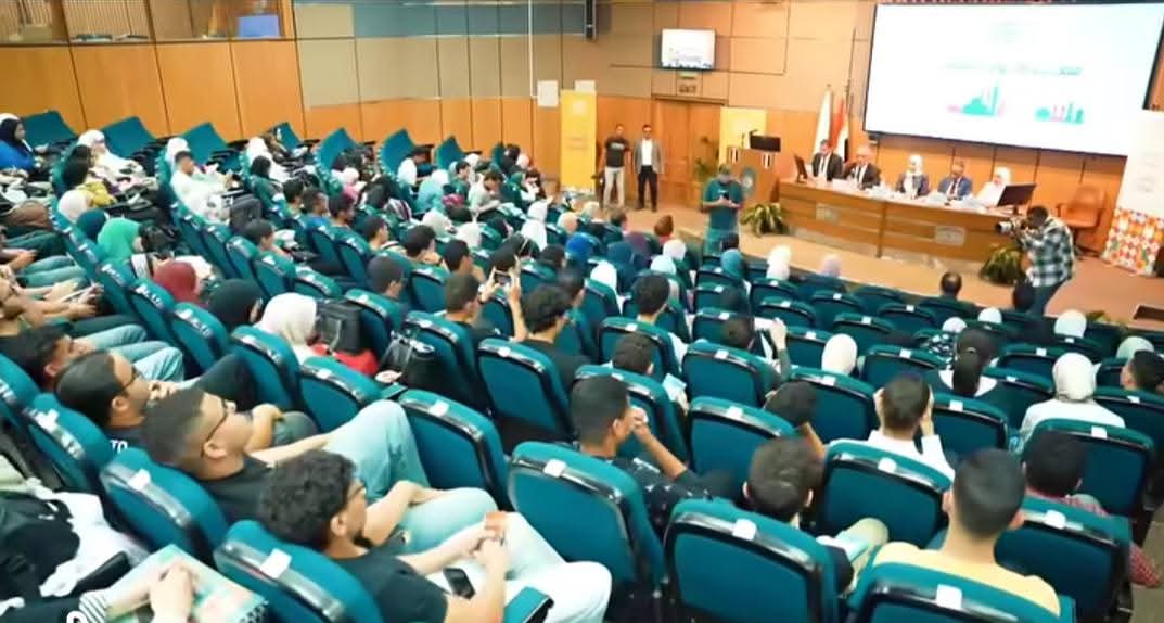 جامعة الإسكندرية تدعو طلابها للمشاركة في المشروع الوطني للقراءة