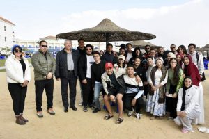 نائب رئيس جامعة عين شمس يشارك أسرة "طلاب من أجل مصر" فعاليات المهرجان الترفيهي بالإسماعيلية (٤)