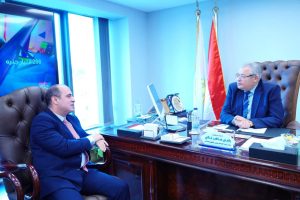 نائب رئيس جامعة عين شمس يستقبل نائب سفير المملكة الأردنية الهاشمية لبحث أوضاع الطلاب الأردنيين (٢)