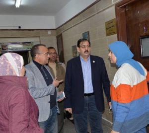 عميد طب أسيوط يتفقد عددا من الوحدات الطبية بالمستشفى الرئيسي لمتابعة سير العمل