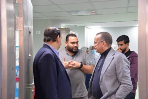 عميد طب أسيوط يتفقد عددا من الوحدات الطبية بالمستشفى الرئيسي لمتابعة سير العمل (٢)
