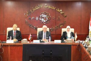 وزير التعليم العالى يترأس اجتماع مجلس إدارة معهد بحوث الإلكترونيات بتشكيله الجديد