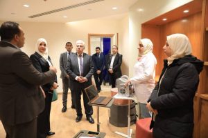 وزير التعليم العالي يتفقد معهد بحوث الإلكترونيات ويشيد بإمكاناته البحثية والتقنية (٢)