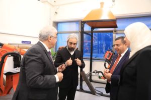 وزير التعليم العالي يتفقد معهد بحوث الإلكترونيات ويشيد بإمكاناته البحثية والتقنية (٣)