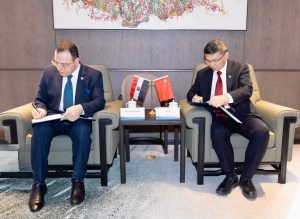 جامعة العلوم والتكنولوجيا بمدينة زويل توقع تعاون جامعة يانغتشو الصينية