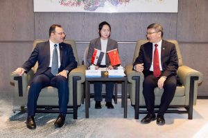 جامعة العلوم والتكنولوجيا بمدينة زويل توقع تعاون جامعة يانغتشو الصينية (٢)