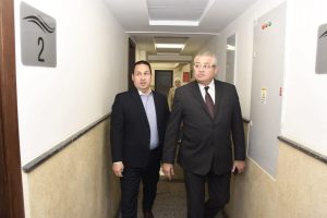 نائب رئيس جامعة عين شمس يجري زيارة تفقدية للمدينة الجامعية - طالبات