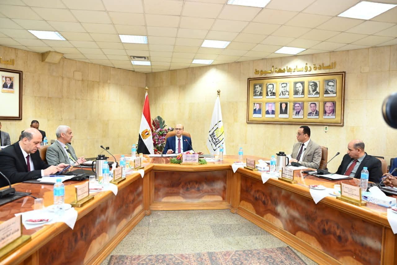 تفاصيل اجتماع مجلس جامعة أسيوط برئاسة «المنشاوي»