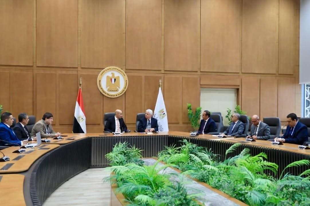 وزيرا التعليم العالي والتعليم يعقدان اجتماعًا لمناقشة تطوير مشروع الشهادات المهنية الدولية في التدريس للمعلمين