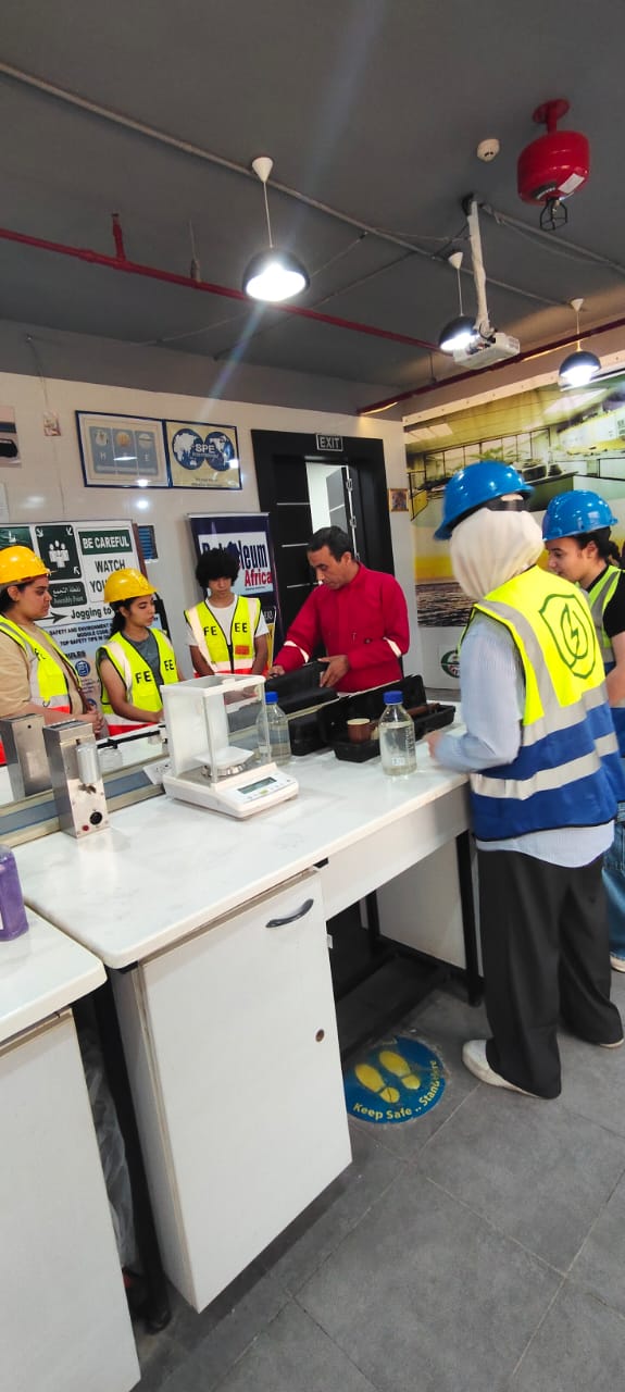 الجامعة البريطانية في مصر تفوز بالمركز التاسع عالميًا في نهائيات بطولة تطوير حقول البترول الدولية