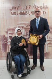 رئيس جامعة عين شمس يكرّم بطلي العالم في الكاراتيه تقديرًا لإنجازاتهما الدولية المشرفة (٢)