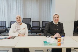 نائب رئيس جامعة عين شمس تجتمع بلجنة رعاية واستخدام الحيوانات (IACUC)