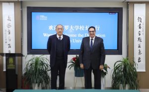 رئيس جامعة القاهرة يجري سلسلة لقاءات رفيعة المستوى بالصين لتعزيز التعاون الأكاديمي والبحثي