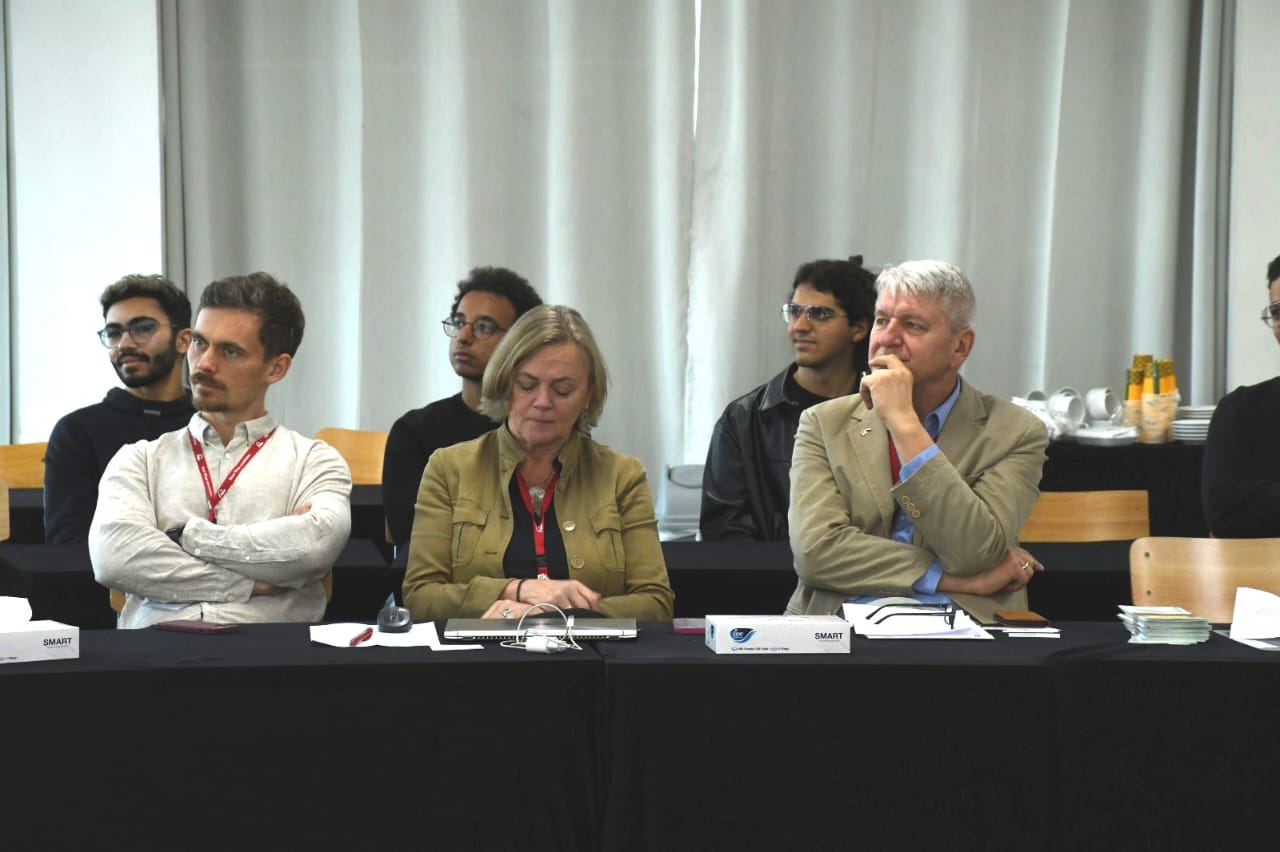 الجامعة الألمانية بالقاهرة تجمع الخبراء الألمان والمصریین في ندوة علمية حول الطاقة الكهروضوئية والتنقل الكهربائي (٢)