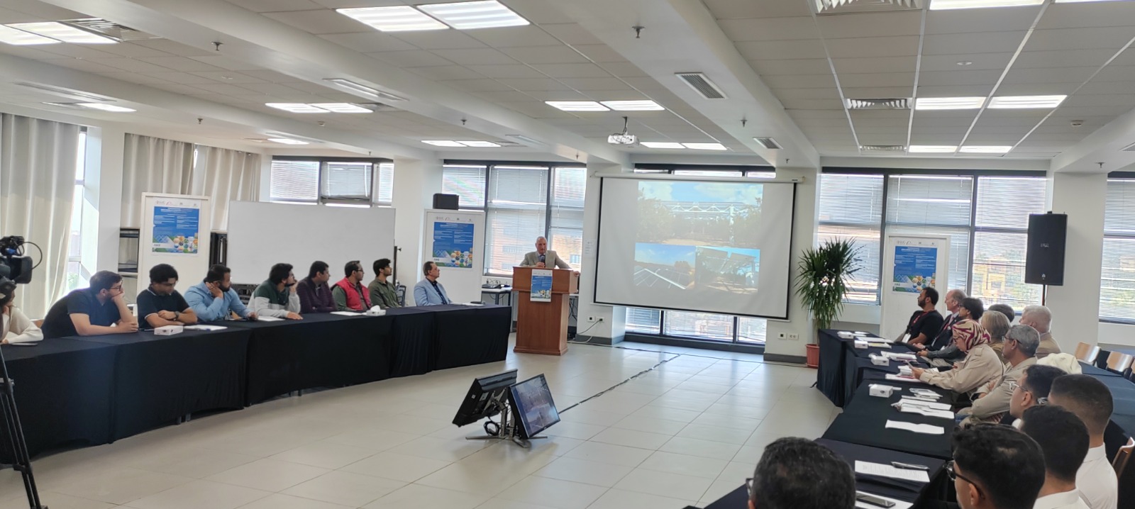 الجامعة الألمانية بالقاهرة تجمع الخبراء الألمان والمصریین في ندوة علمية حول الطاقة الكهروضوئية والتنقل الكهربائي (٣)