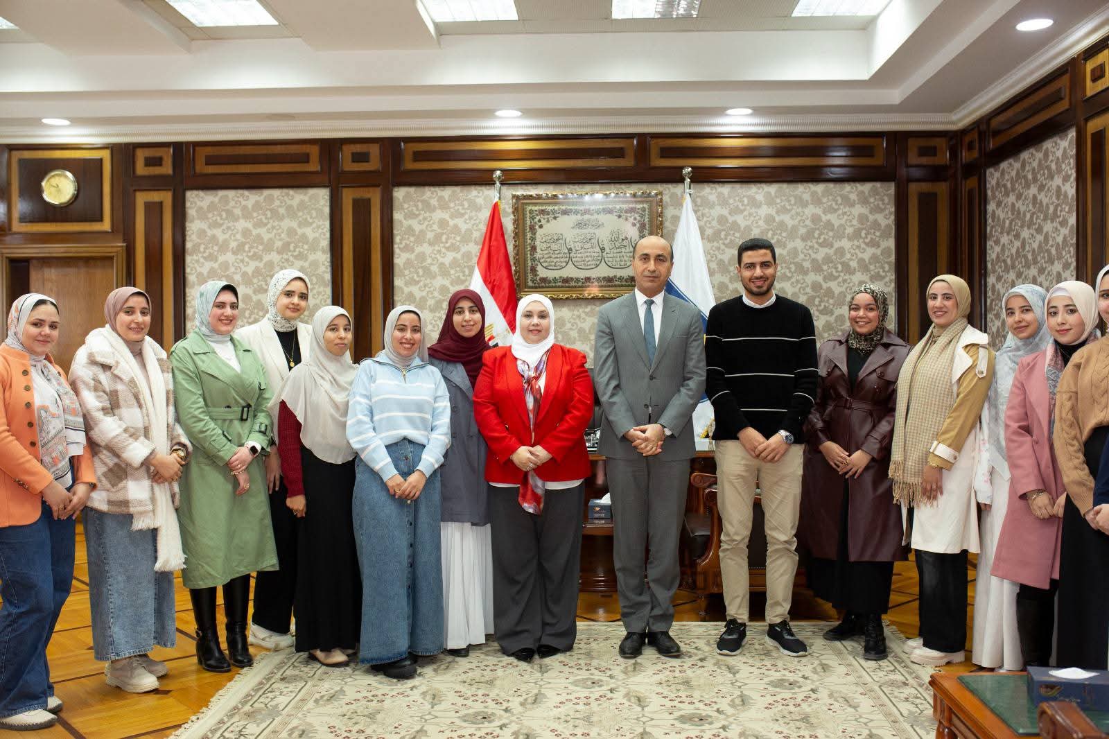 رئيس جامعة دمنهور يستقبل المعيدين الجدد بكلية العلوم لتهنئتهم واستعراض مهامهم الأكاديمية