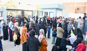 خمسة آلاف مستفيد من قافلة جامعة عين شمس التنموية الشاملة لمحافظة قنا (٢)