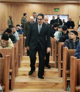 رئيس جامعة القاهرة يتفقد امتحانات الجامعة الأهلية والفرع الدولي ويطمئن على انتظامها (٢)