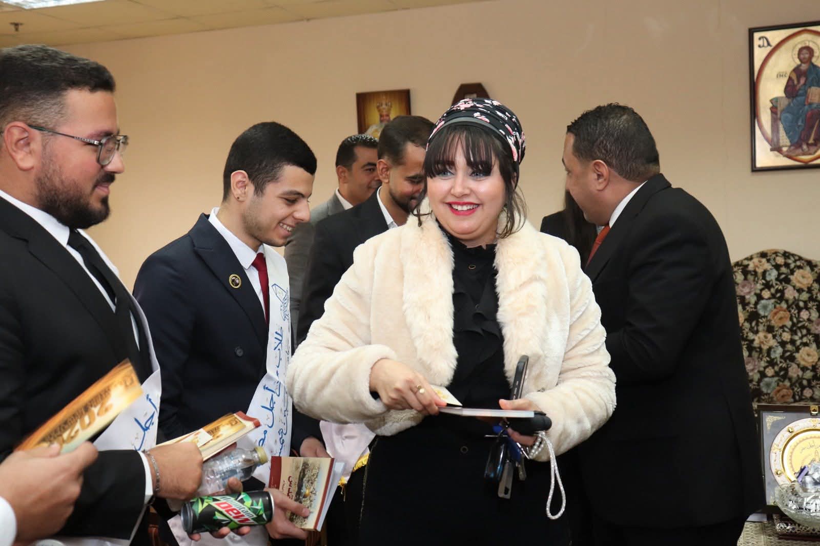 «طلاب من أجل مصر» و «اتحاد الطلاب» بجامعة عين شمس يهنئان المركز الثقافي القبطي الأرثوذكسي بعيد الميلاد المجيد