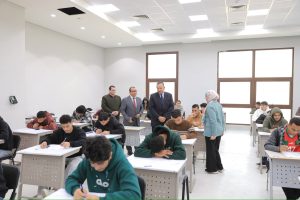 رئيس جامعة المنصورة الجديدة يتابع اختبارات الفصل الدراسي الأول