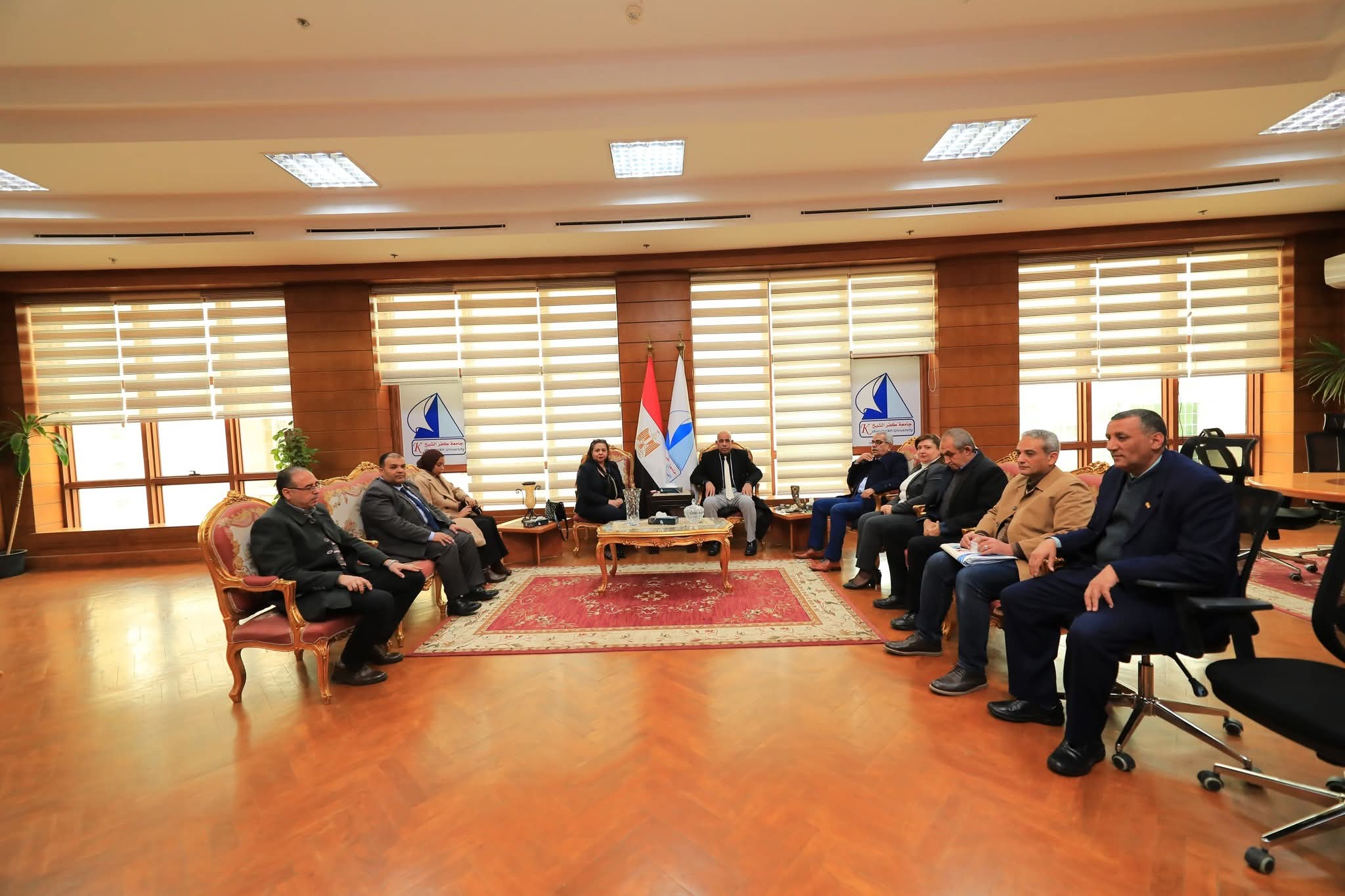 رئيس جامعة كفر الشيخ يستقبل وفد البنك الزراعي المصري لبحث منظومة الدفع الإلكتروني بالجامعة الأهلية