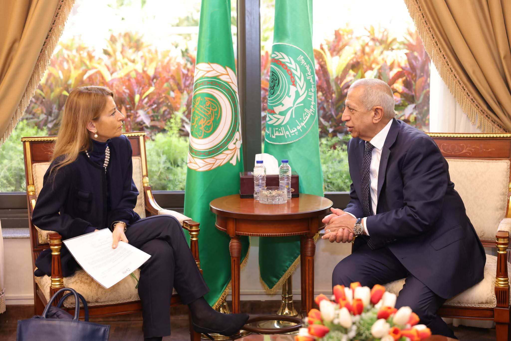 رئيس الأكاديمية العربية يكرم مدير المكتب الإقليمي لليونسكو بالقاهرة والسودان