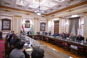 جامعة القاهرة تعزز قدرات بيوت الخبرة في توظيف الذكاء الاصطناعي لخدمة البحث العلمي ودعم متخذي القرار