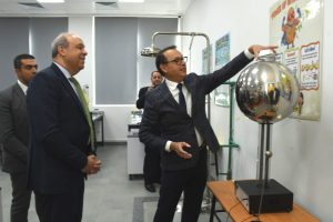 وزير الطيران يتفقد المجمع الصناعي والمدرسة الألمانية الدولية بحرم الجامعة الألمانية بالقاهرة (٣)
